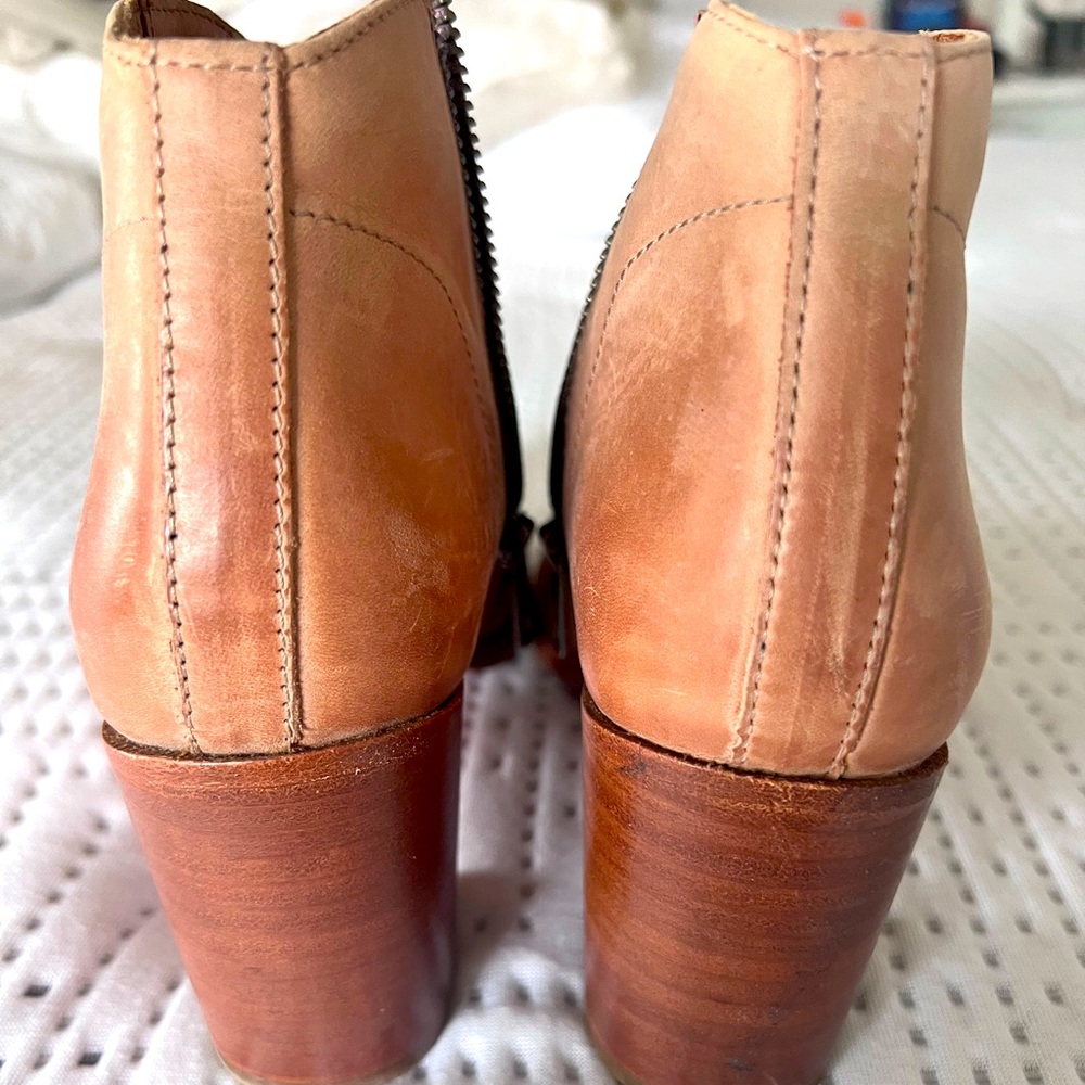 NEW Frye Nora Zip Short Heeled Leather Bootie Dusty Rose sz 7.5